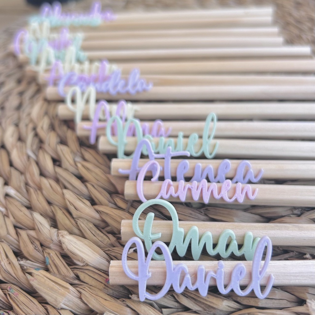 Lápices con nombres colores pasteles 3D