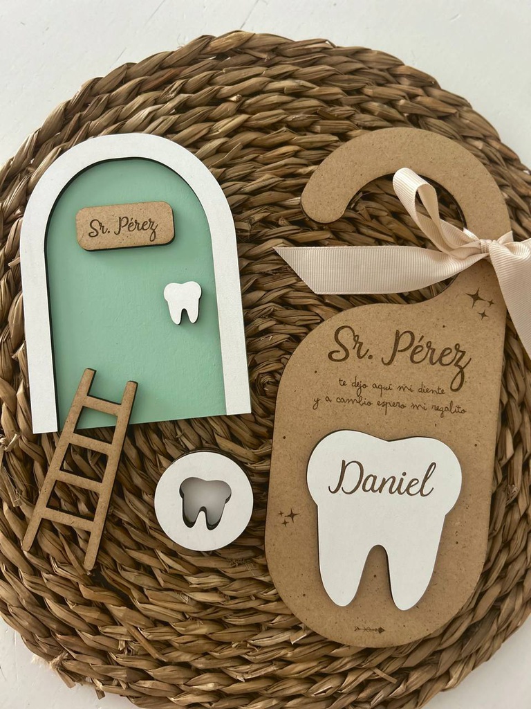 Puerta Sr.Pérez + Colgador