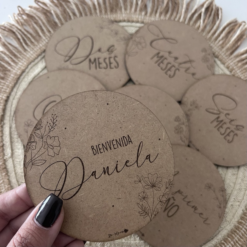 Mesario grabado flores